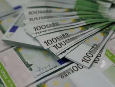 Αυτά είναι τα νέα χαρτονομίσματα των 100 και 200 ευρώ- Πότε βγαίνουν στην κυκλοφορία (φωτό, βίντεο)